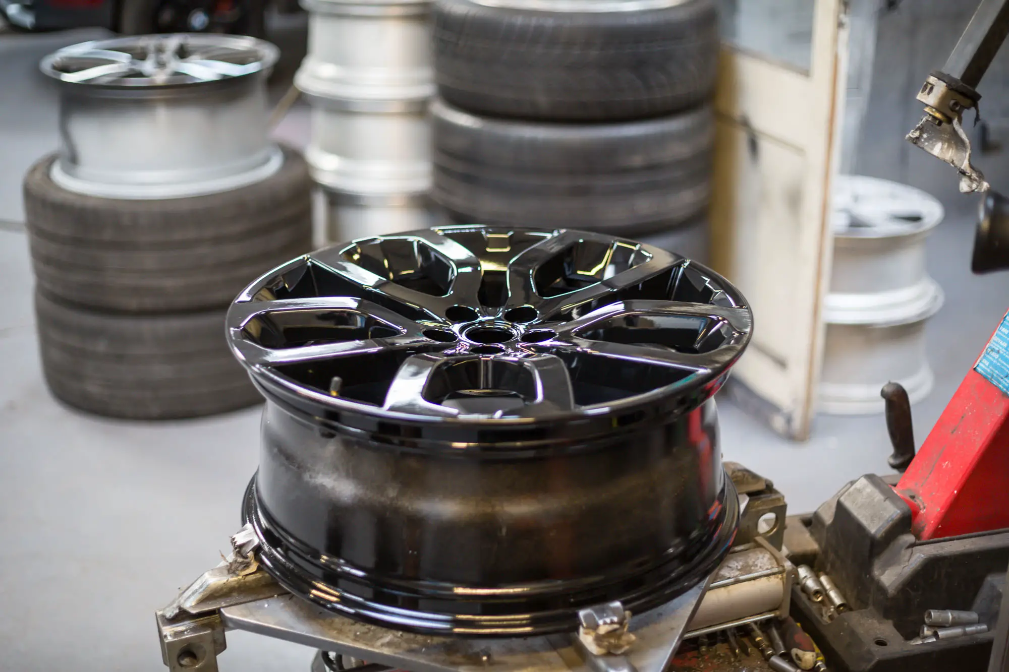 Chevrolet alloy wheel inspected for rim repair in Dubai