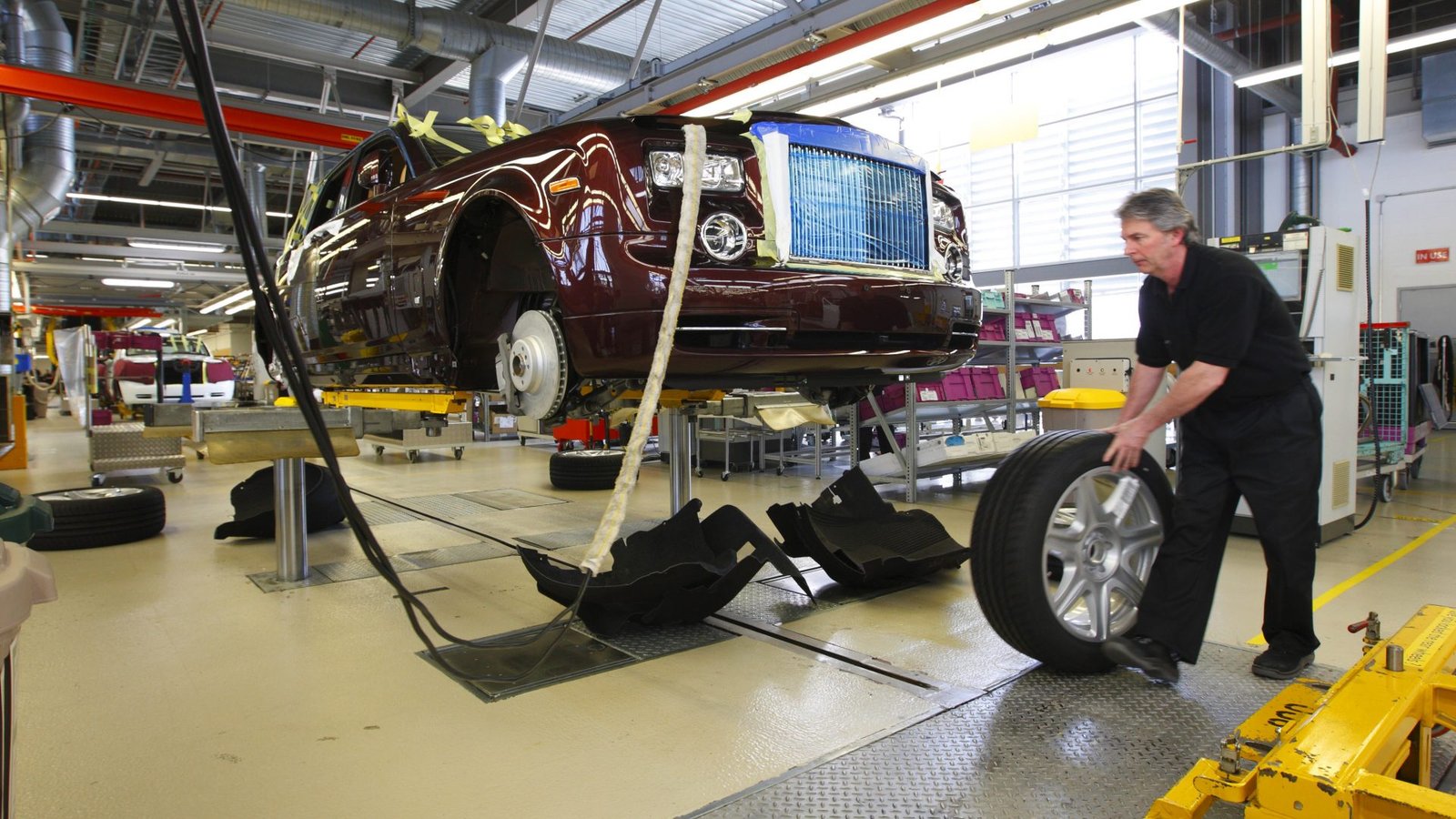 Rolls-Royce accident repair inspection in Dubai