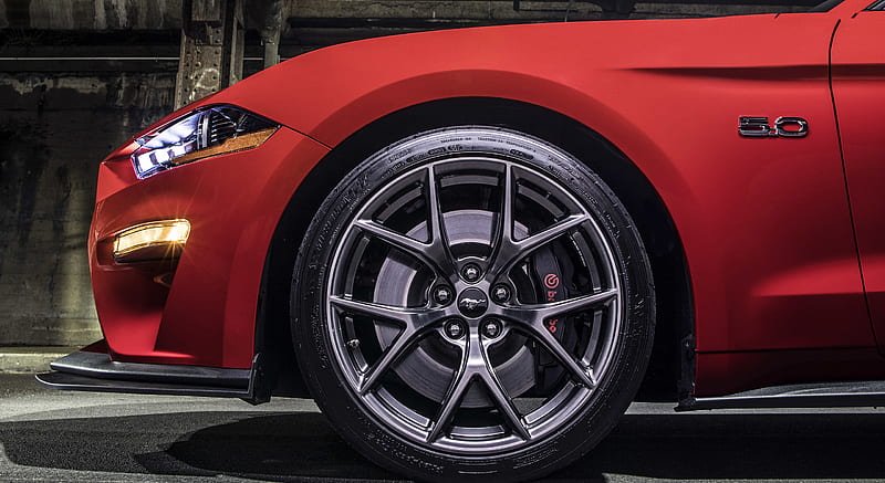 Ford alloy wheel inspected for rim repair in Dubai