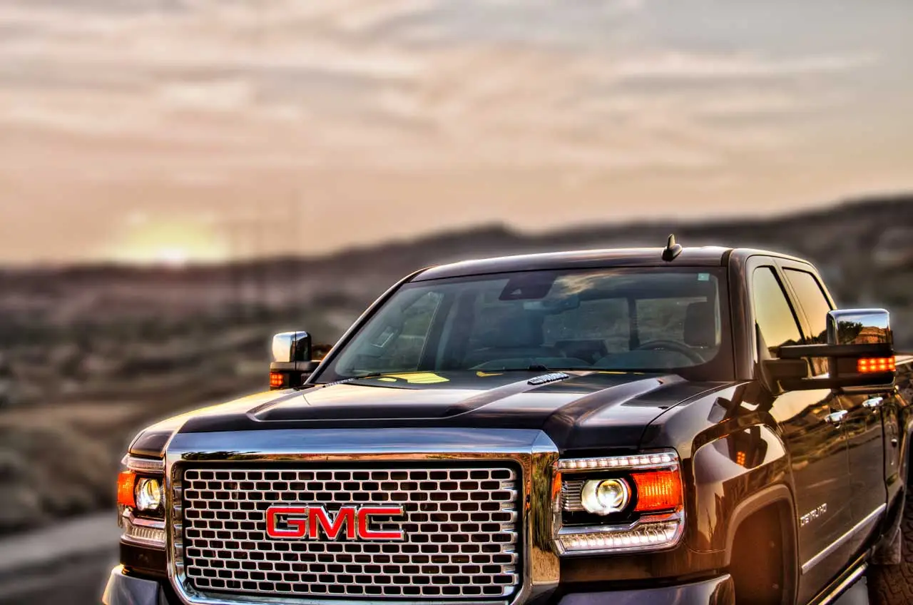 GMC windscreen fitting in Dubai