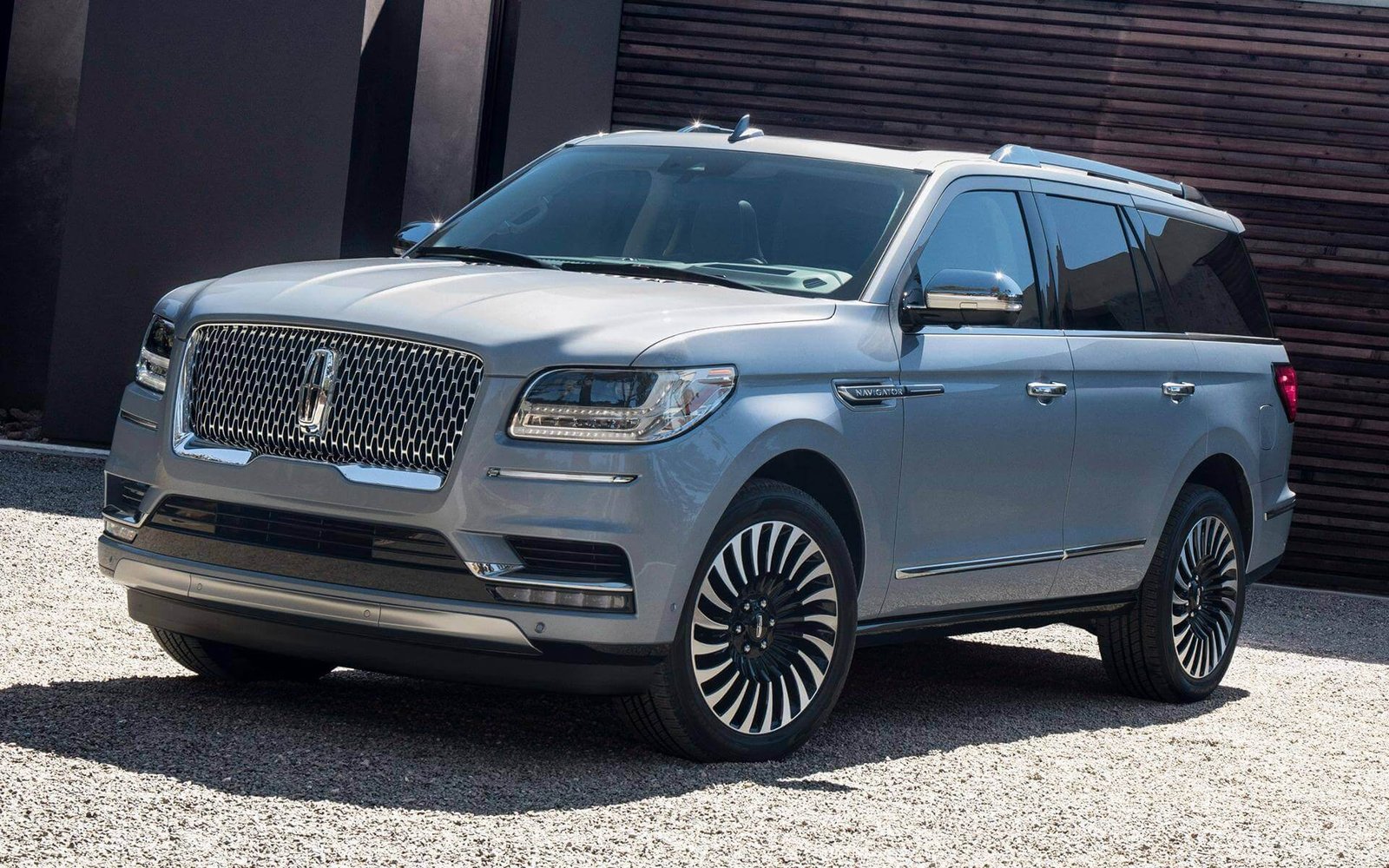 Lincoln tire fitting in Dubai