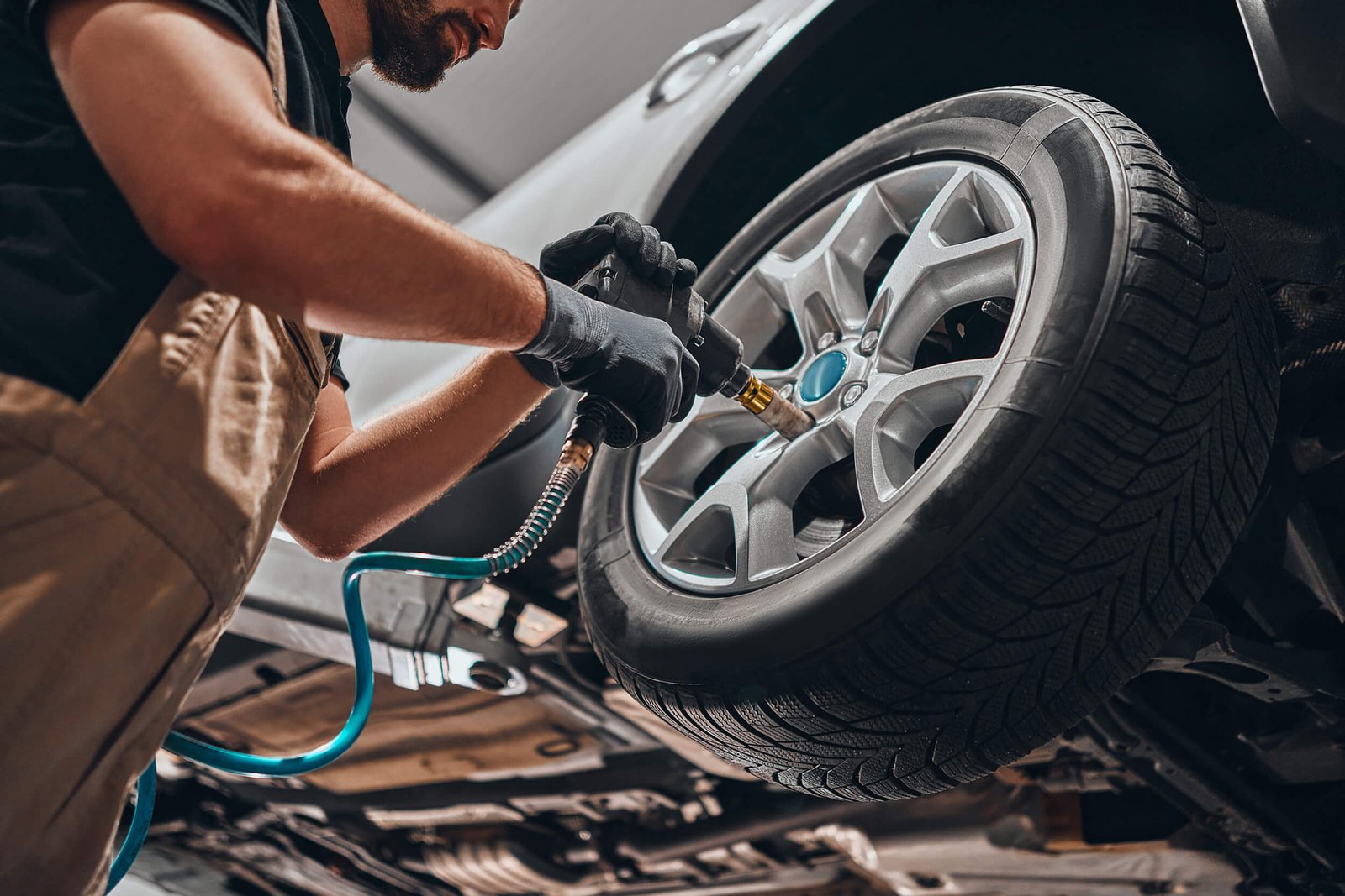 Lincoln alloy wheel inspection and rim repair in Dubai