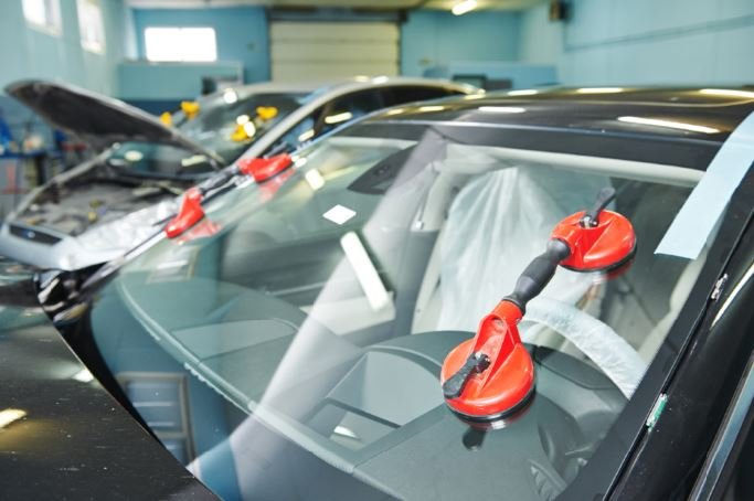 McLaren windscreen glass and trim inspection