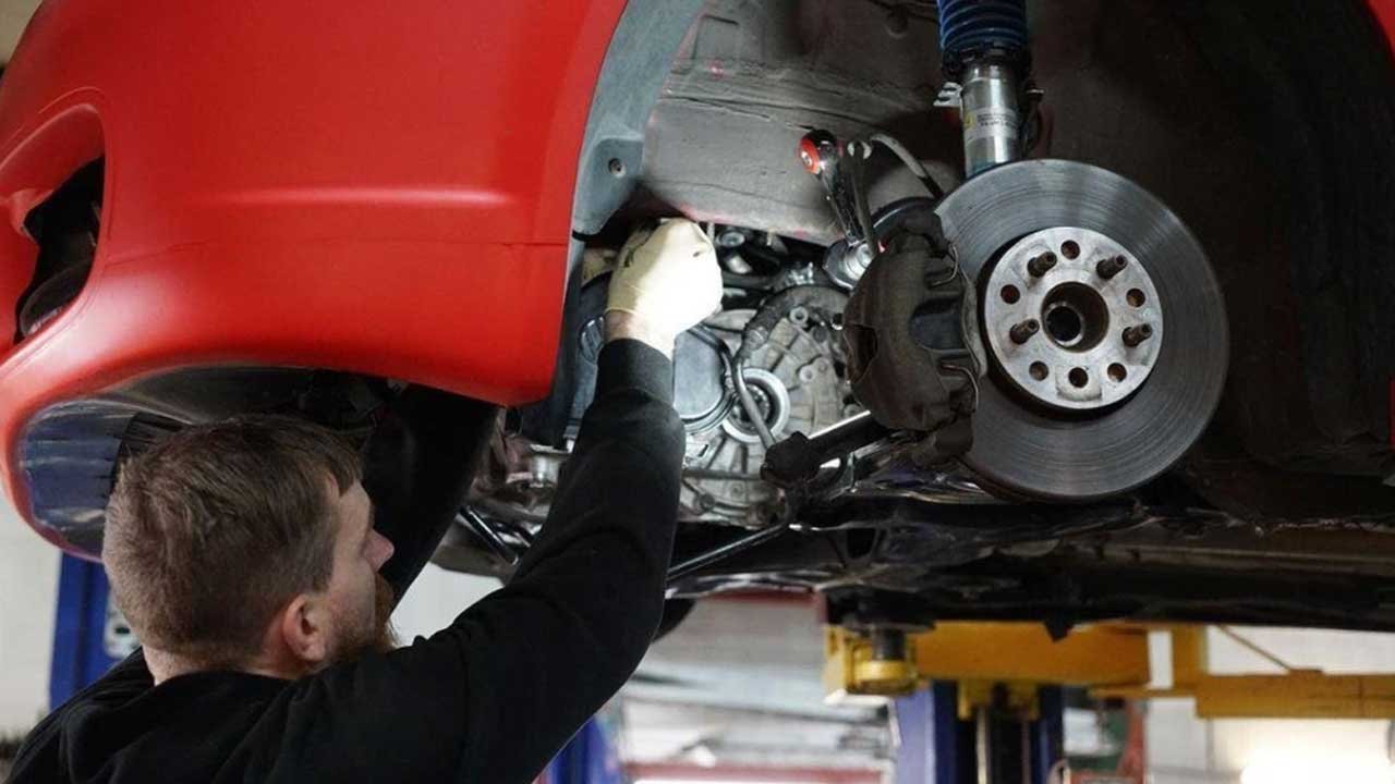 Porsche transmission inspection and repair in Dubai