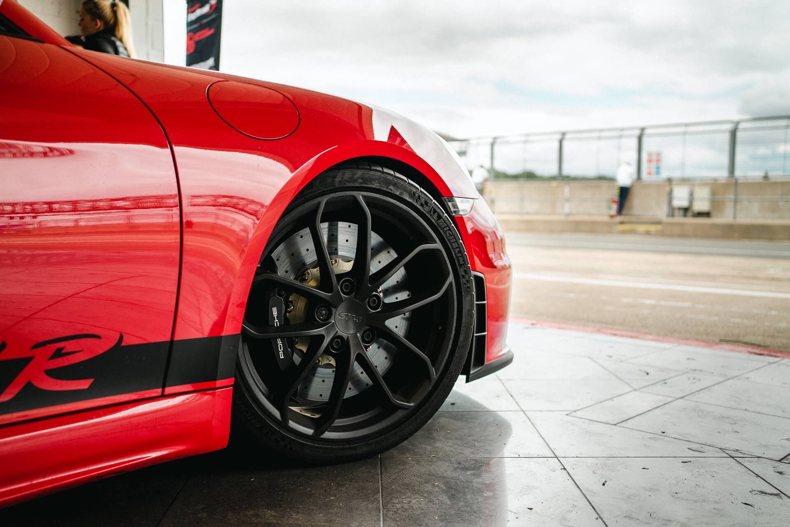 Porsche tire fitting