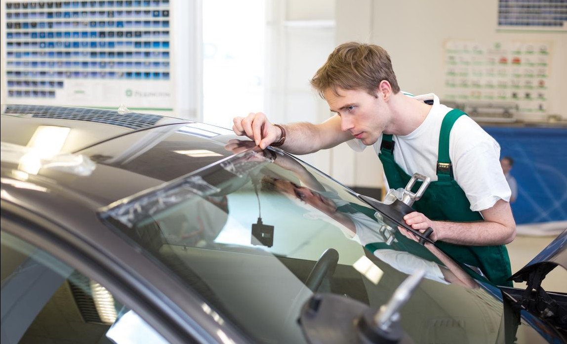 Rolls-Royce windscreen replacement in Dubai