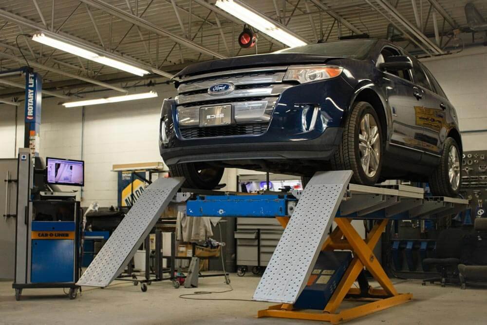 Ford accident damage inspection and body repair in Dubai