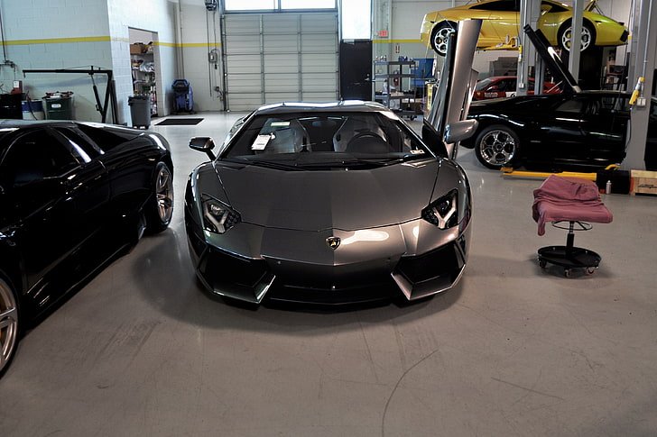 Lamborghini windscreen glass and trim inspection