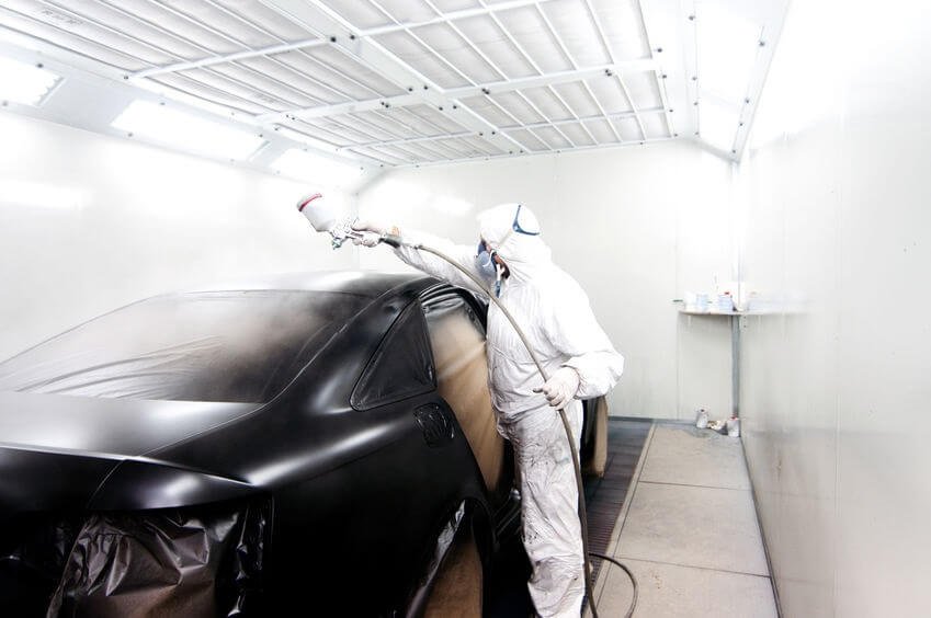 Lincoln paint refinishing and panel alignment in Dubai