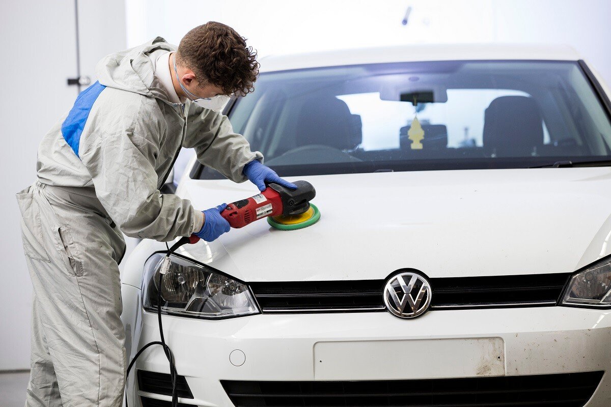 Volkswagen dent repair inspection in Dubai