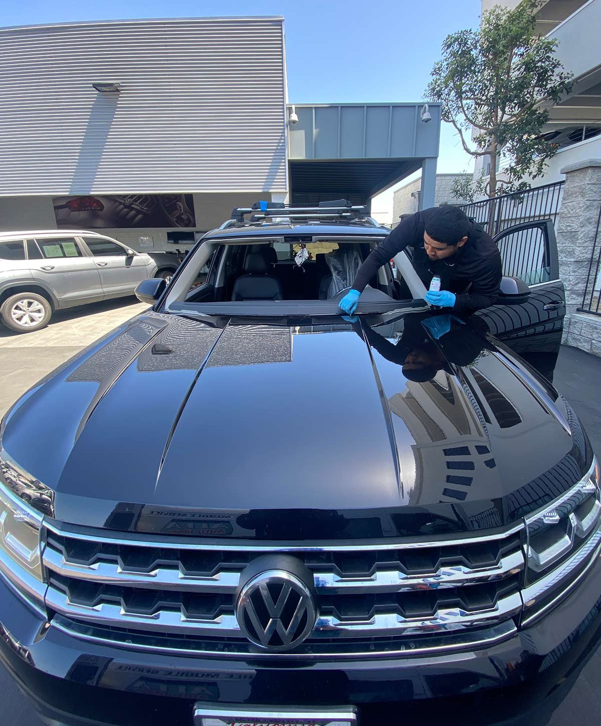 Volkswagen windscreen replacement in Dubai workshop inspection