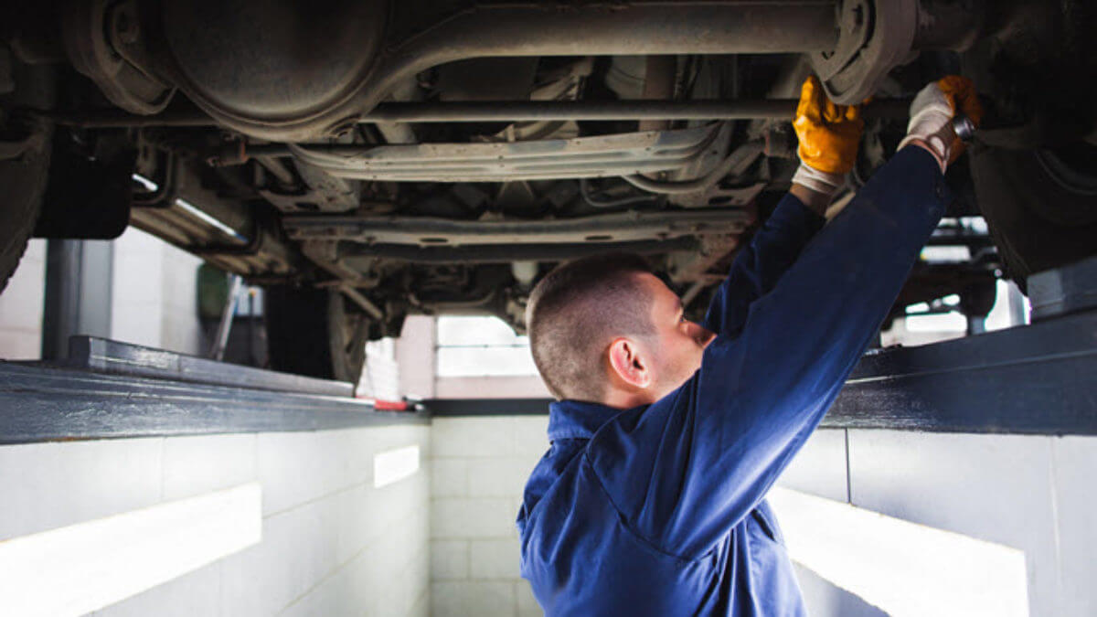 Land Rover air suspension being inspected in a Dubai workshop