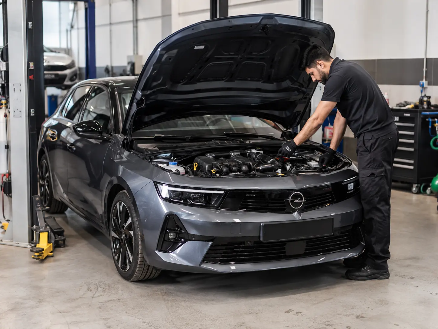 Recent Opel Astra engine bay inspection in a Dubai workshop